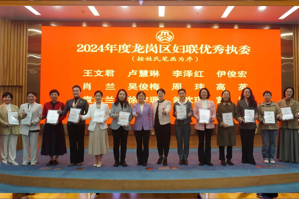 3.jpg The Awards Ceremony.jpg