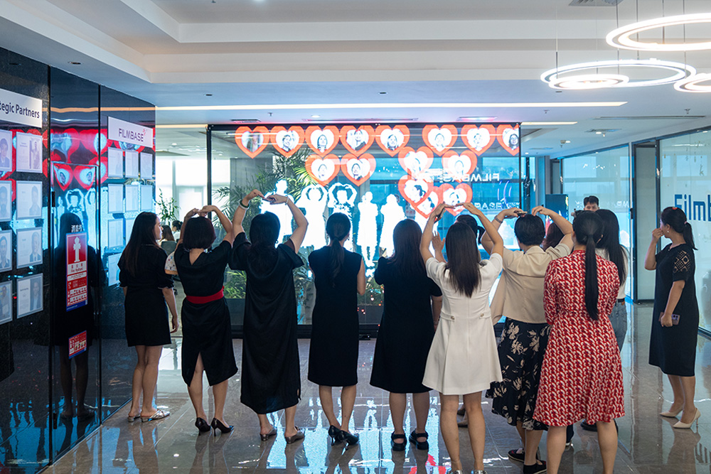 Shenzhen Women Entrepreneurs Association Experience Media Glass.jpg