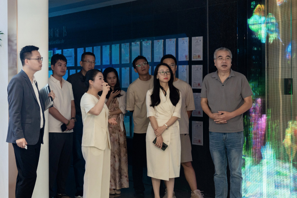 Shenzhen Press Group Visits FILMBASE to Foster Synergy Between Industry and Communication