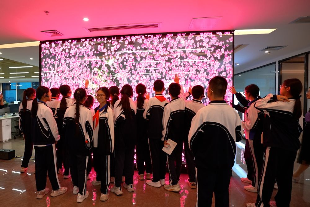 Study Tour Group Experiences Media Glass.jpg