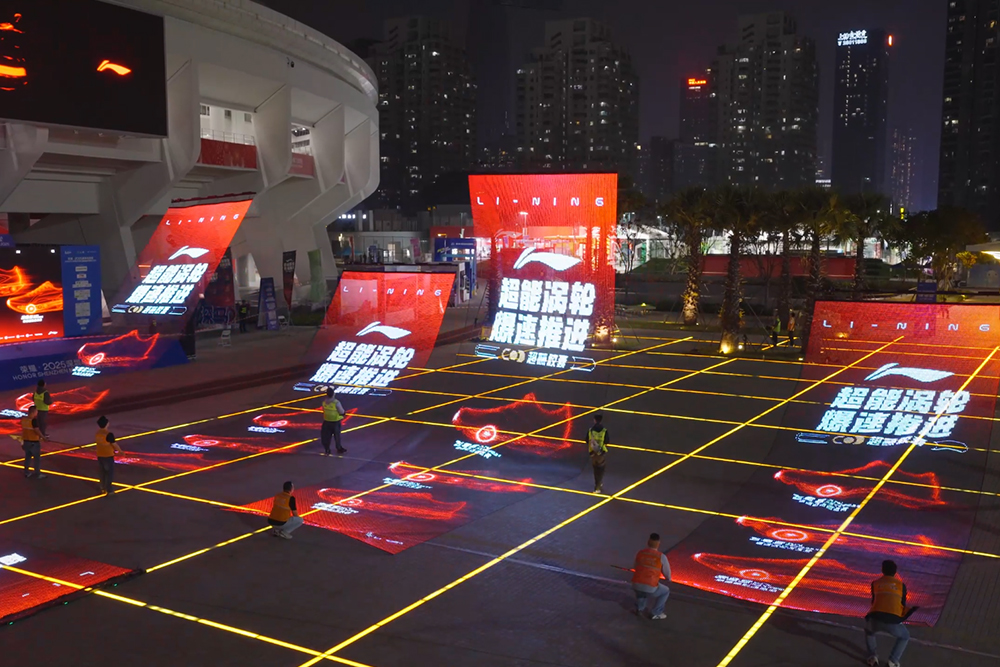 Flying Display Supports Li-Ning's New Product Launch Event.jpg