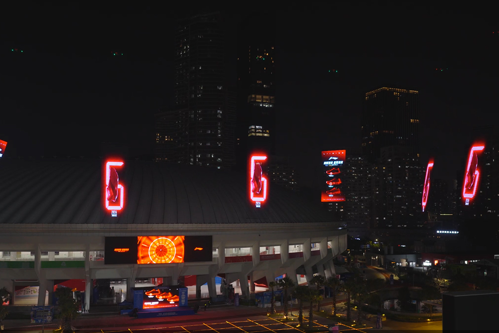 Flying Display Supports Li-Ning's New Product Launch Event.jpg