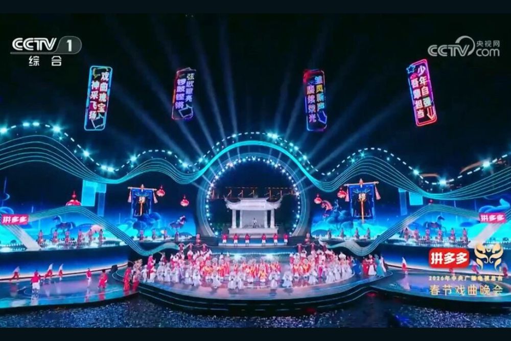 Flying Display Featured on CCTV's Spring Festival Gala for Traditional Chinese Opera.jpg