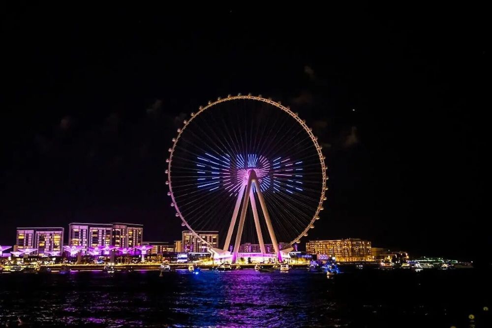 Ain Dubai Ferris Wheel: Pixelated LED Nighttime Display Effects.jpg